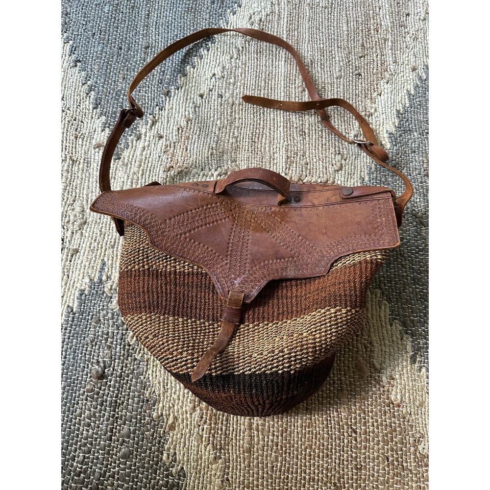 Vintage African Kiondo Kenya Sisal Straw Bucket Market Bag Leather Straps Purse